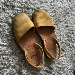 Pons Avarcas Vegan Leather Classic Sandals Size 6 Mustard